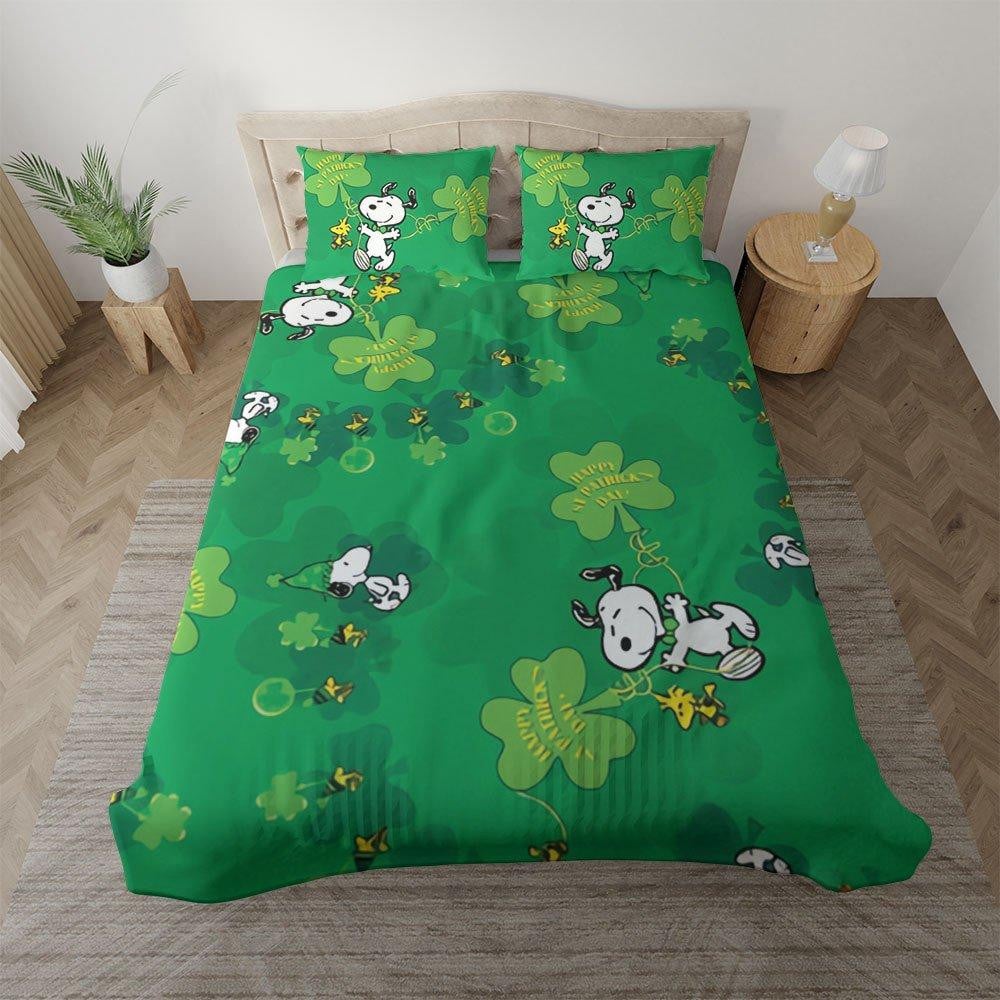 Snoopy The Peanuts Fan Gift, Snoopy And Woodstock Shamrocks Happy Patrick's Day Duvet Quilt Bedding Set